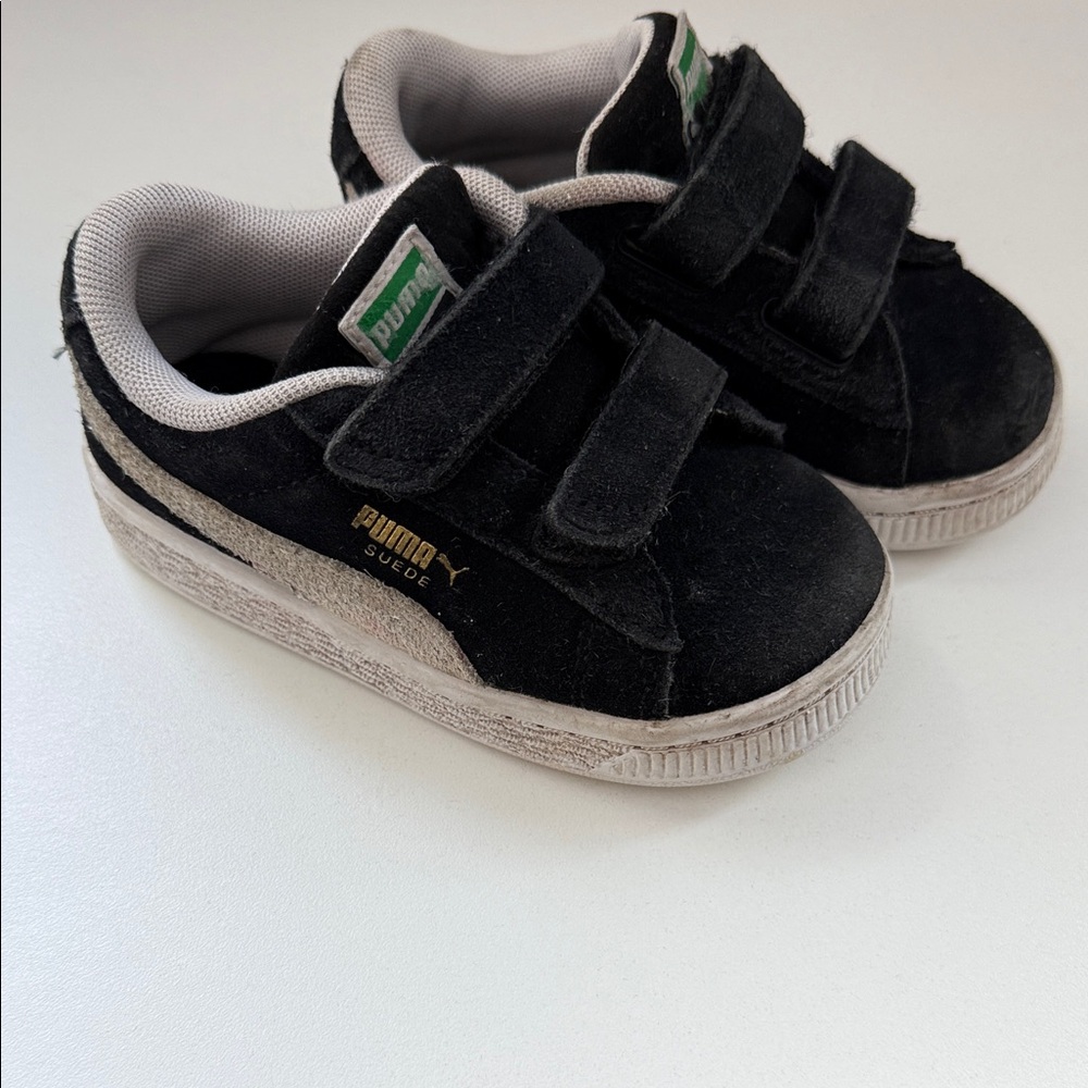 Puma suede sneakers in size 6